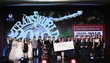 海外學生仁濟夜2018慈善餐舞會進行支票捐贈儀式