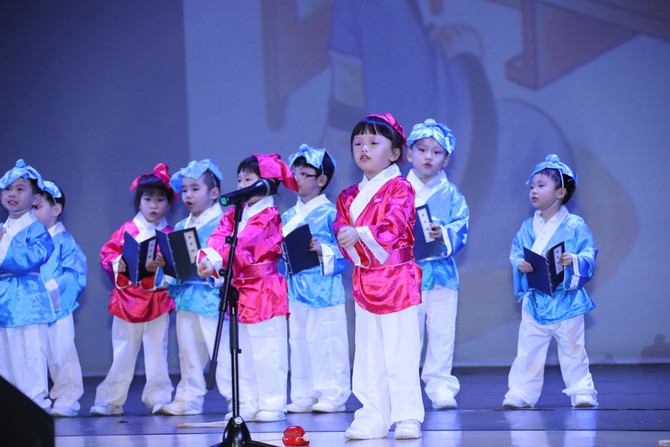 仁济医院蔡百泰幼稚园/幼儿中心幼儿精灵活泼，投入表演