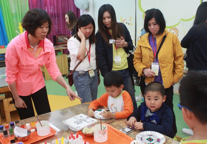 仁濟教學團隊前往幼兒師範學校附屬幼兒園觀課，了解學校美藝活動的推行