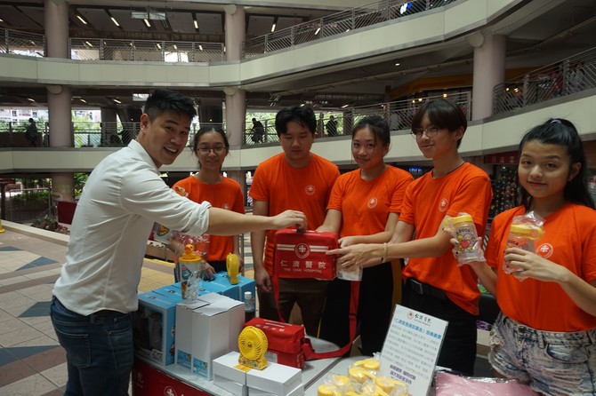 「海外学生仁济夜」大会副主席陈承志总理更到场支持海外学生会，一起为慈善出力