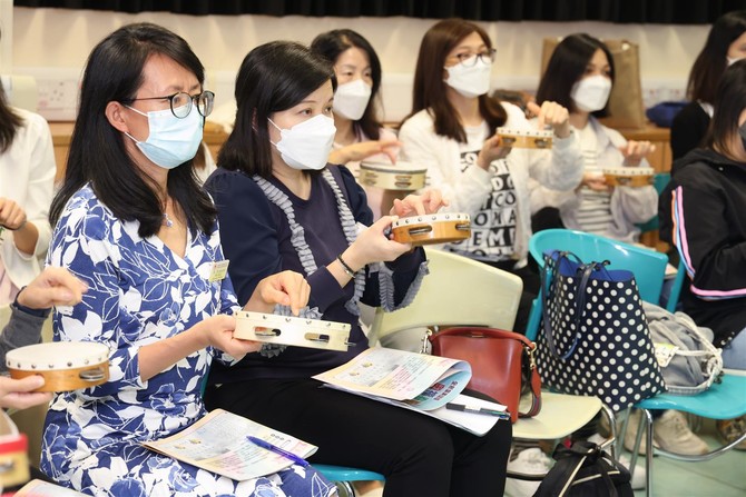 老师以《企鹅托儿所》绘本体验「故事教学」戏剧教学模式