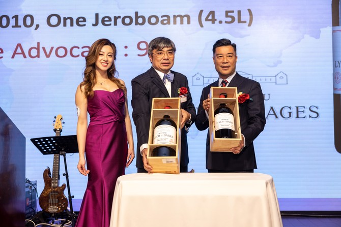 鲍诚业总理成功投得Château Lynch-Bages 2006, Double Magnum (3公升/ 3L), Château Lynch-Bages 2010, Jeroboam (4.5公升/ 4.5L)