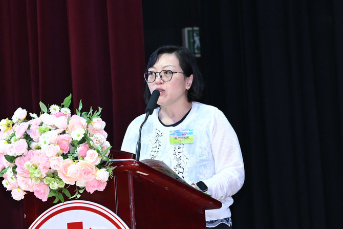 香港教育大學協理副校長楊少詩教授向本屆畢業生致勉辭