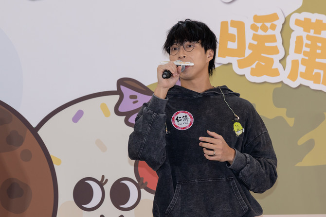 「坤哥」吳業坤為「仁濟愛心曲奇暖萬家2025」慈善義賣活動獻唱