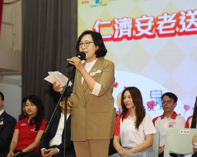 民政及青年事務局局長麥美娟SBS太平紳士為儀式致辭
