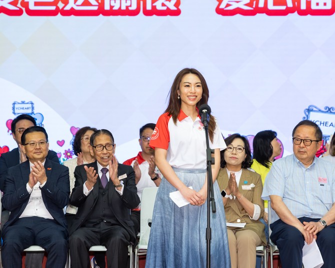 仁濟醫院董事局主席羅穎怡女士為儀式致歡迎辭