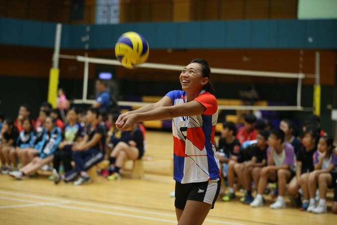 香港沙排公開錦標賽冠軍黃婉媚(Mei)以仁濟舊生的身份參與這次友誼 賽，傳承體育精神。